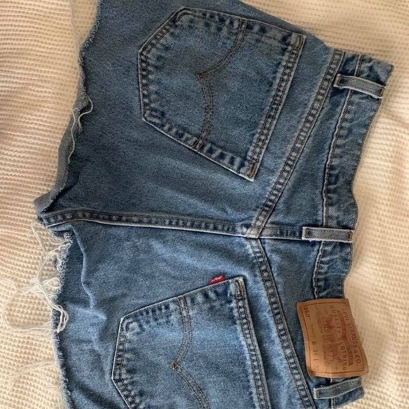 Vintage High waisted Levis Shorts - Picture 5 of 6